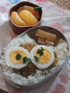 もうすぐひな祭りの頃の幼稚園児のための和風弁当