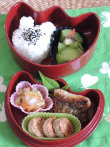 新緑の頃の幼稚園児のための和風弁当