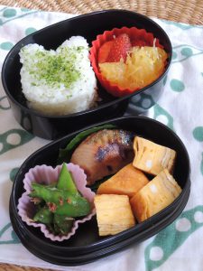 小満の頃の幼稚園児のための和風弁当