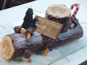 薪の形のクリスマスケーキ・ブッシュドノエルの子供料理教室