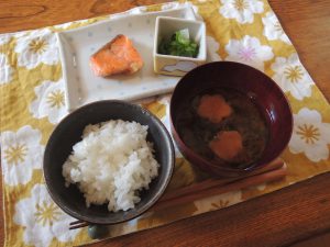 八重桜咲き始めの頃の小学生のためのニッポンの朝ごはん！